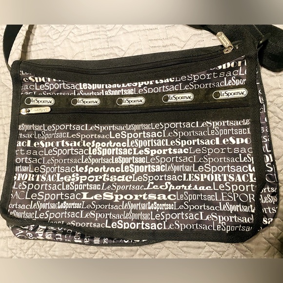 Vintage LeSportSac Black All over text print messenger adjustable crossbody bag - Picture 2 of 10